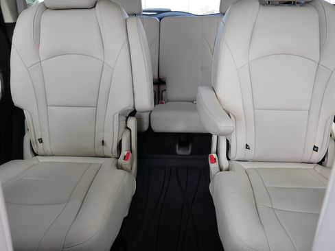 Used 2022 Buick Enclave Premium w/ Experience Buick Package image 13