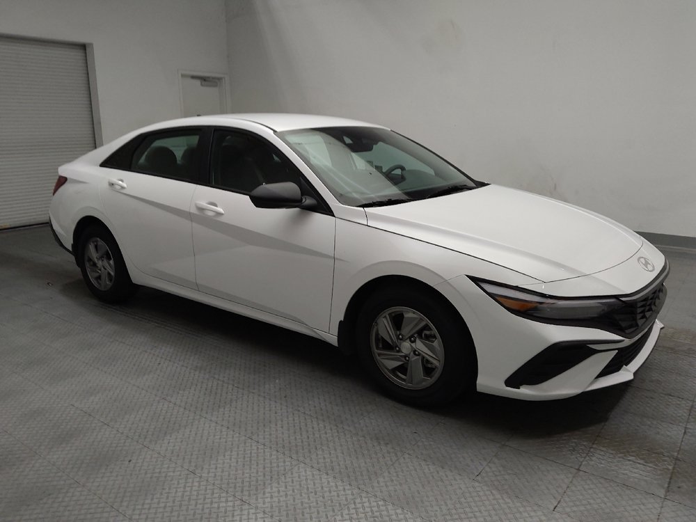Used 2025 Hyundai Elantra SE FWD image 11