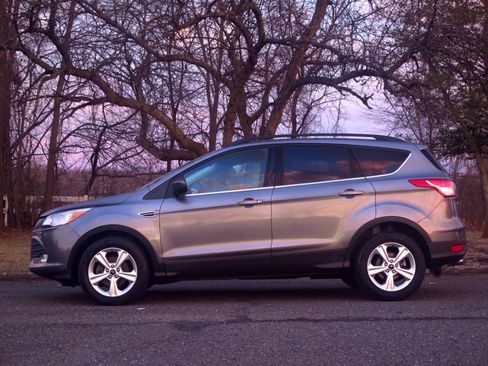 Used 2014 Ford Escape SE w/ Equipment Group 201A image 2