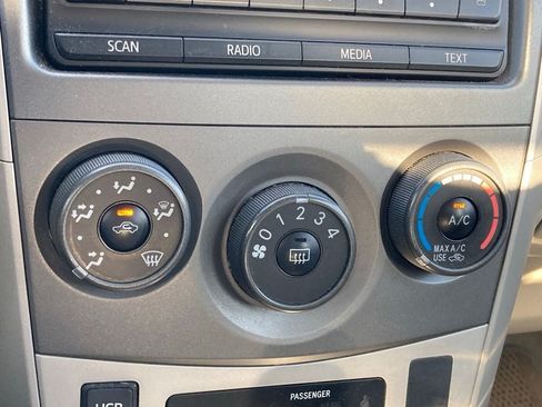 Used 2012 Toyota Corolla LE FWD image 24