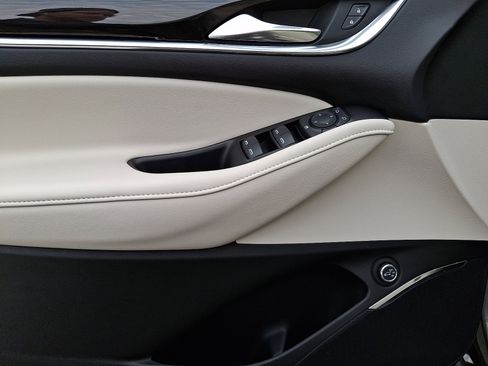 Certified 2023 Buick Enclave Essence image 13