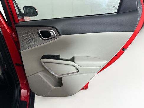 Used 2024 Kia Soul LX FWD image 27