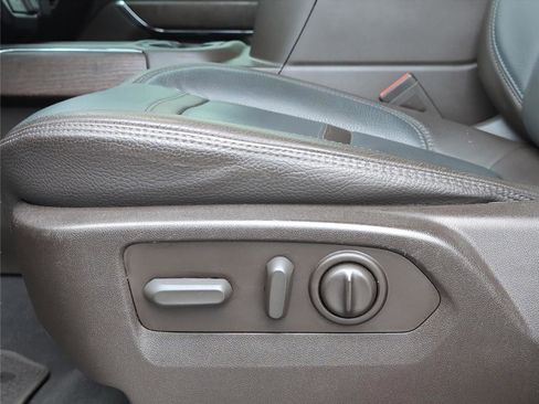 Used 2022 GMC Sierra 3500 Denali w/ Denali Ultimate Package image 14