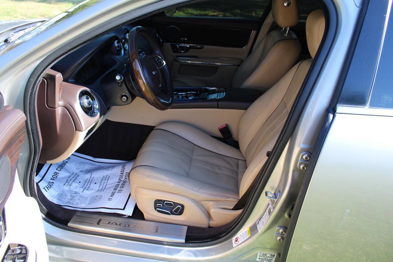 Used 2014 Jaguar XJ L Portfolio RWD image 16