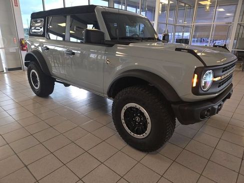 Used 2023 Ford Bronco Black Diamond w/ Sasquatch Package AWD/4WD image 2