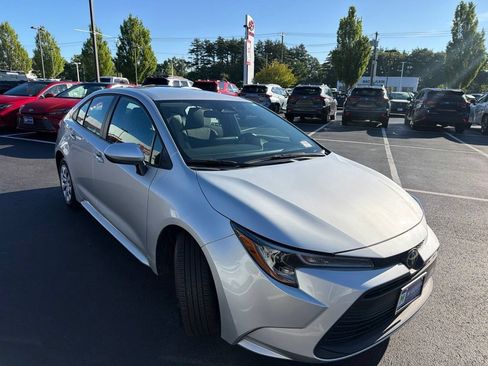 Used 2025 Toyota Corolla LE FWD image 3