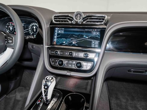 Certified 2024 Bentley Bentayga AWD/4WD image 29