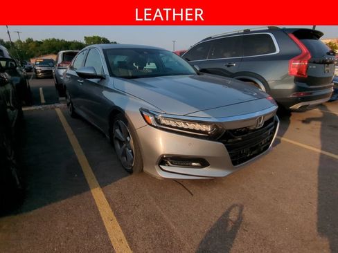 Used 2018 Honda Accord Touring image 3