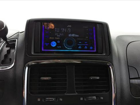 Used 2016 Dodge Grand Caravan SXT w/ Rear Park Assist Package image 24