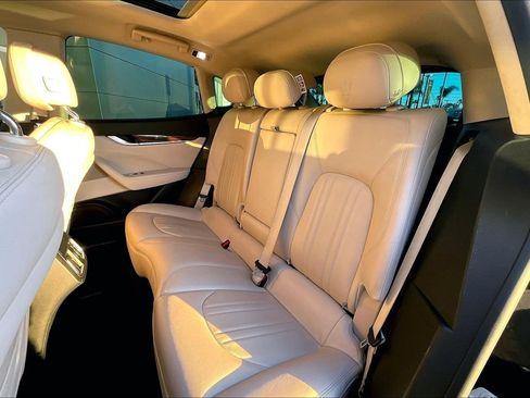 Used 2017 Maserati Levante image 25