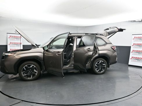 Used 2025 Subaru Forester Premium w/ Protection Package (1PH) image 28