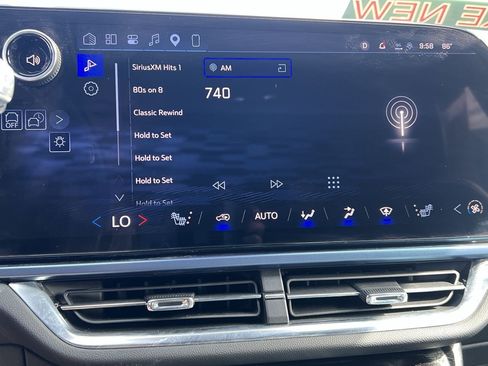 Certified 2024 Chevrolet Equinox EV LT w/ LPO, Blackout Package FWD image 17