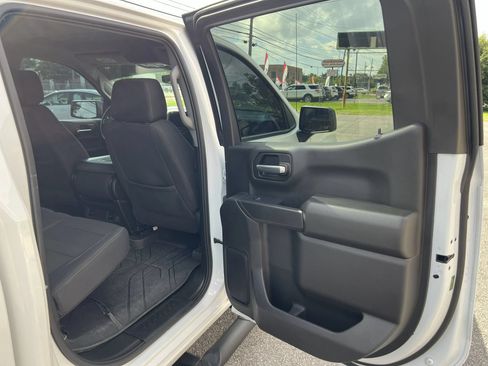 Used 2023 Chevrolet Silverado 1500 Custom w/ 2.7L Blackout Package RWD image 17