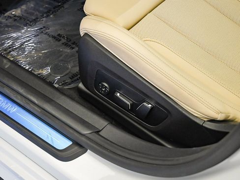 Used 2025 BMW 330i Sedan w/ Convenience Package image 24