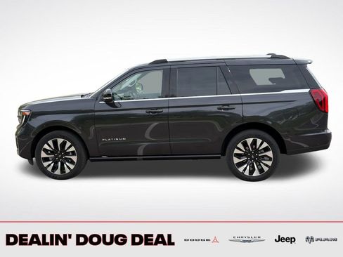 Used 2025 Ford Expedition Platinum w/ Driver's Package AWD/4WD image 3