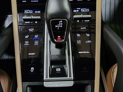 Used 2019 Porsche Cayenne image 40