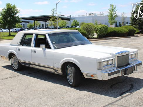 Used 1988 Lincoln Town Car Signature RWD image 19