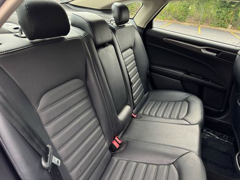 Used 2018 Ford Fusion SE w/ Equipment Group 602A FWD image 20