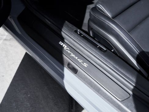 Used 2024 Porsche 911 Targa 4S w/ Premium Package image 30