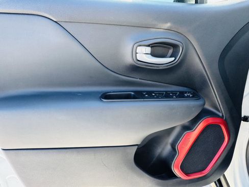 Used 2023 Jeep Renegade Trailhawk w/ Trailhawk Elite Group image 11