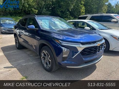 Used 2024 Chevrolet Trax LT w/ Driver Confidence Package FWD image 2