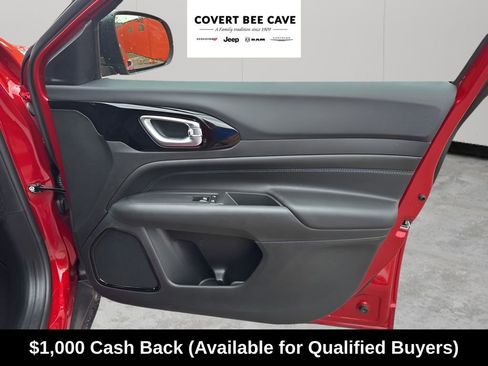 New 2026 Jeep Compass Latitude image 13