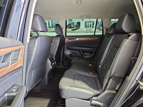 Used 2024 Volkswagen Atlas SE FWD image 13