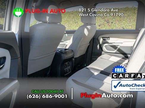 Used 2024 Nissan Titan SV w/ SV Convenience Package image 9