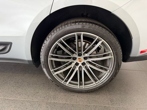 Certified 2026 Porsche Macan AWD/4WD image 11