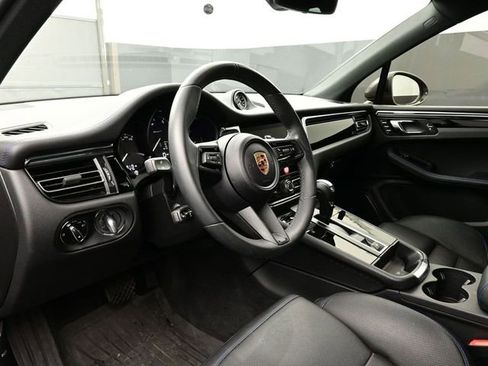 Certified 2025 Porsche Macan Turbo image 4