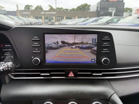 Certified 2023 Hyundai Elantra SE FWD image 23