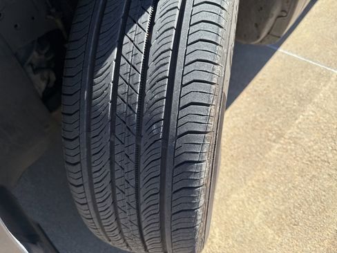 Used 2020 Jeep Cherokee Limited image 3