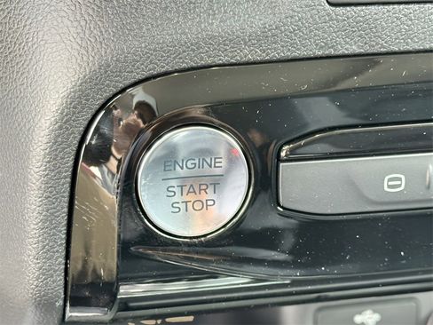 New 2025 Ford Escape SE image 18