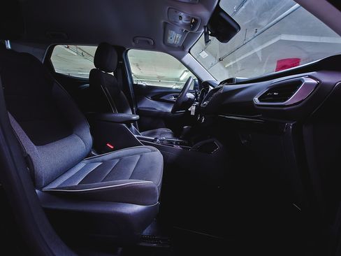 Used 2021 Chevrolet TrailBlazer LS w/ LPO, Blackout Package FWD image 34