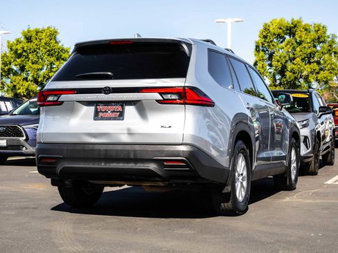 Certified 2024 Toyota Grand Highlander XLE image 9