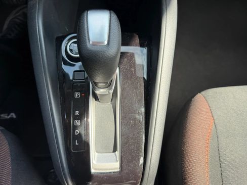 Used 2022 Nissan Versa SR w/ Electronics Package FWD image 19