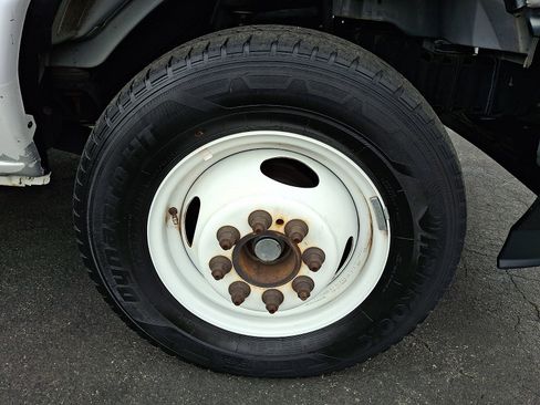 Used 2023 Ford E-450 and Econoline 450 Super Duty w/ Power Windows & Locks Group image 10