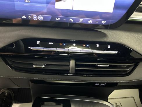 New 2026 Buick Enclave Sport Touring w/ Power Package AWD/4WD image 17