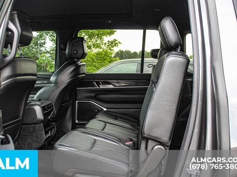 Used 2022 Jeep Wagoneer Series II w/ Premium Group I AWD/4WD image 18