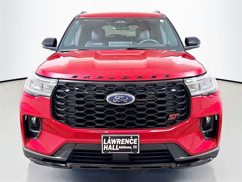 Used 2025 Ford Explorer ST image 2