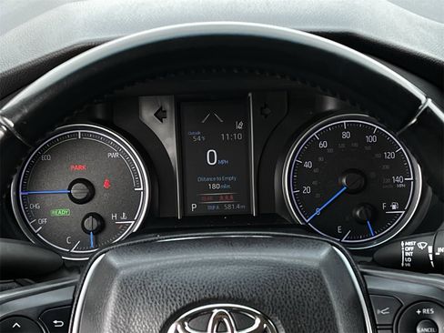 Used 2021 Toyota Venza LE image 13