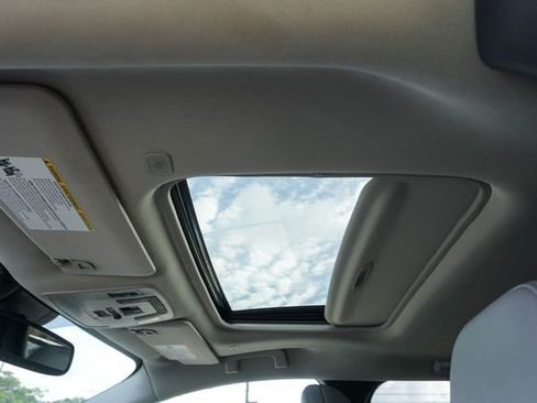 Used 2025 Toyota Sienna XLE FWD image 19