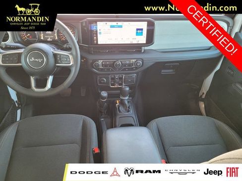 Certified 2025 Jeep Wrangler Unlimited Sahara AWD/4WD image 6