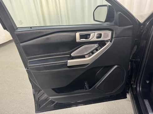 Used 2023 Ford Explorer Limited w/ Limited Technology Package image 16