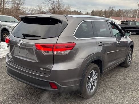 Used 2018 Toyota Highlander XLE image 6