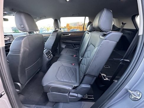 Certified 2024 Volkswagen Atlas SE image 29