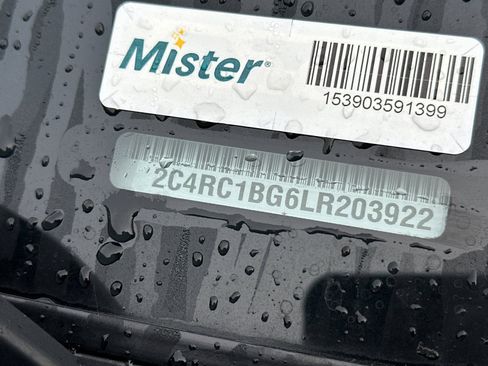 Used 2020 Chrysler Pacifica Touring-L w/ Advanced Safetytec Group image 2