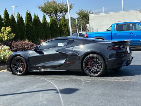 Used 2024 Chevrolet Corvette Z06 RWD image 9