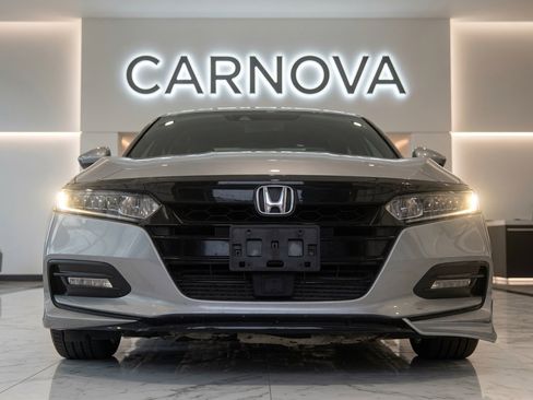 Used 2018 Honda Accord Sport image 2