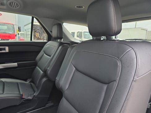 Used 2024 Ford Explorer XLT w/ Equipment Group 202A AWD/4WD image 17